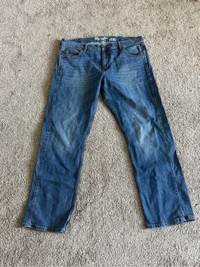 Wrangler Slim Straight Jeans in Medium Blue Wash